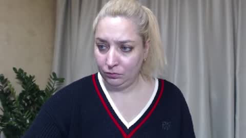 Snapshot of ohsweetiren chatting on 11-15-25, 07:38 Iren online show from 11-15-25, 07:38