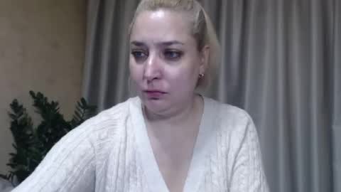 Snapshot of ohsweetiren chatting on 11-21-25, 08:57 Iren online show from 11-21-25, 08:57