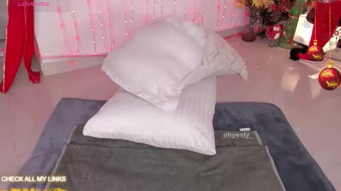 ohyesly_ online show from 12-19-25, 10:11