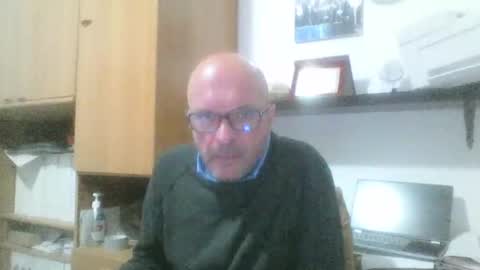 Snapshot of olak21 chatting on 10-31-25, 03:35 olak21 online show from 10-31-25, 03:35