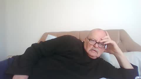 Snapshot of old_fkrr_ chatting on 10-28-25, 10:19 old_fkrr_ online show from 10-28-25, 10:19