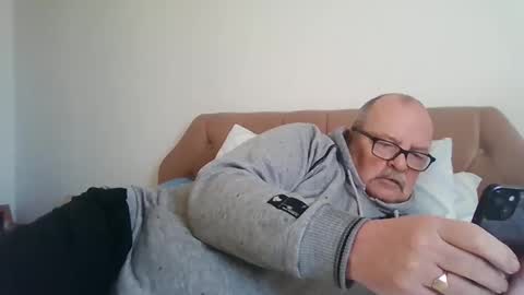 Snapshot of old_fkrr_ chatting on 11-20-25, 11:21 old_fkrr_ online show from 11-20-25, 11:21