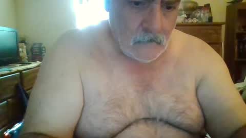 Snapshot of oldcockforyngladies chatting on 10-10-25, 02:38 oldcockforyngladies online show from 10-10-25, 02:38