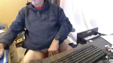 Snapshot of olderandwiser chatting on 10-13-25, 03:23 Older and Wiser online show from 10-13-25, 03:23