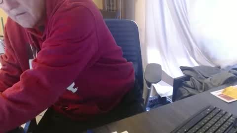 Snapshot of olderandwiser chatting on 11-06-25, 02:51 Older and Wiser online show from 11-06-25, 02:51