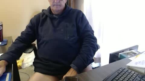 Snapshot of olderandwiser chatting on 11-11-25, 04:51 Older and Wiser online show from 11-11-25, 04:51