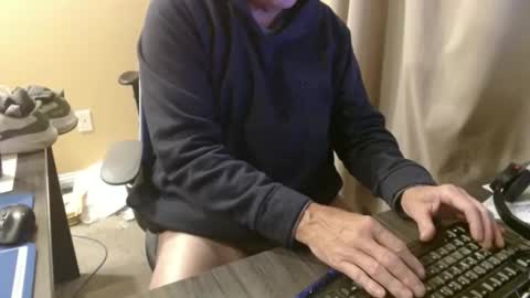 Snapshot of olderandwiser chatting on 11-14-25, 06:12 Older and Wiser online show from 11-14-25, 06:12