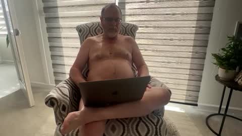 Snapshot of olderlady71 chatting on 03-28-26, 11:32 Olderlady71 online show from 03-28-26, 11:32