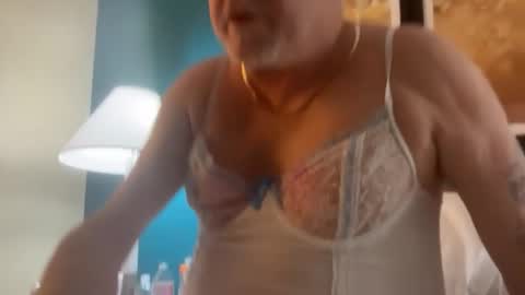 Snapshot of olderyeterotic chatting on 03-30-26, 12:00 olderyeterotic online show from 03-30-26, 12:00