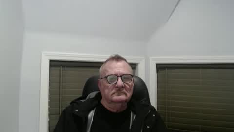 Snapshot of oldguybigd chatting on 11-15-25, 02:31 oldguybigd online show from 11-15-25, 02:31