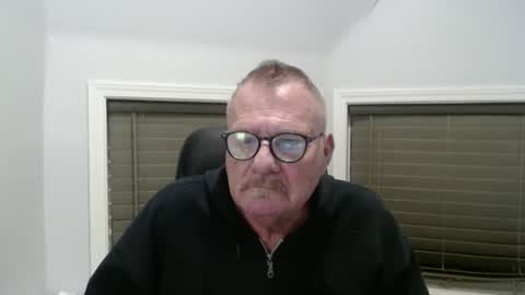 Snapshot of oldguybigd chatting on 11-19-25, 02:33 oldguybigd online show from 11-19-25, 02:33