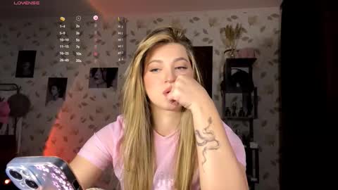 Snapshot of oletaguinyard chatting on 11-08-25, 03:56 Kem online show from 11-08-25, 03:56