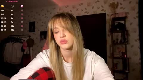 Snapshot of oletaguinyard chatting on 11-09-25, 03:54 Kem online show from 11-09-25, 03:54