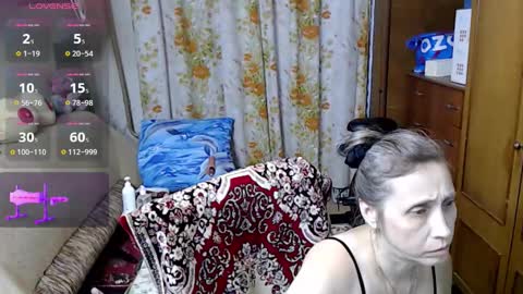 Snapshot of olguscha chatting on 10-21-25, 12:39 Olguscha online show from 10-21-25, 12:39