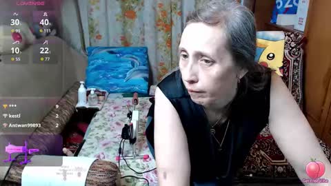 Snapshot of olguscha chatting on 10-22-25, 11:43 Olguscha online show from 10-22-25, 11:43