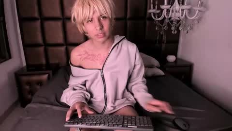 oliiverr22 online show from 11-15-25, 02:13