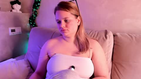 Snapshot of olisyasweet chatting on 01-04-25, 09:20 olisyasweet online show from 01-04-25, 09:20