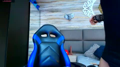 Oliver  online show from 11-28-25, 09:50