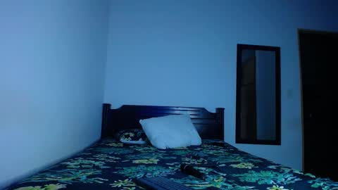 Snapshot of oliver_and_megan chatting on 02-21-26, 07:09 Oliver and MeganIndependent online show from 02-21-26, 07:09