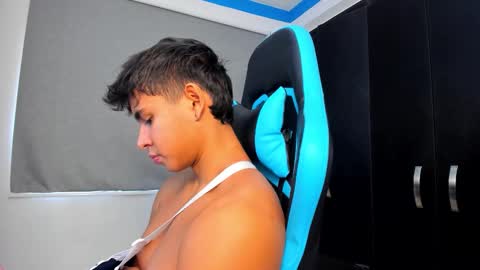 Oliver bray online show from 10-08-25, 05:21