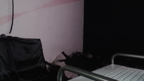Snapshot of oliver_laid_2023 chatting on 12-14-24, 03:18 oliver_laid_2023 online show from 12-14-24, 03:18