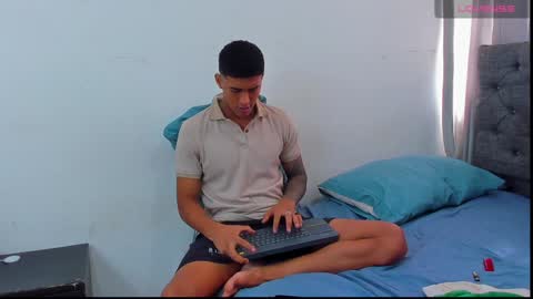 Snapshot of oliver_smith_2 chatting on 12-26-24, 04:25 oliver_smith_2 online show from 12-26-24, 04:25