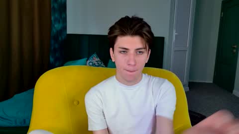 Snapshot of oliver_starboy chatting on 09-16-25, 07:42 Oliver online show from 09-16-25, 07:42