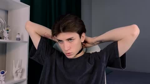 Snapshot of oliver_starboy chatting on 09-20-25, 04:46 Oliver online show from 09-20-25, 04:46