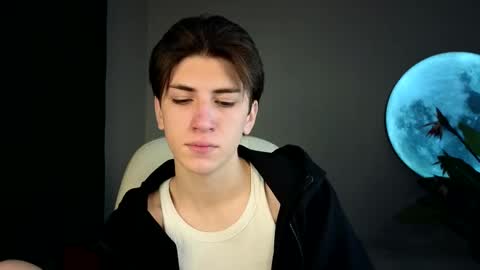 Snapshot of oliver_starboy chatting on 09-23-25, 04:59 Oliver online show from 09-23-25, 04:59