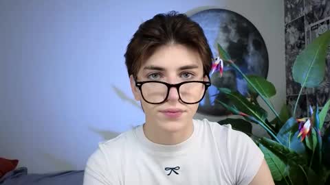 Snapshot of oliver_starboy chatting on 10-10-25, 05:06 Oliver online show from 10-10-25, 05:06