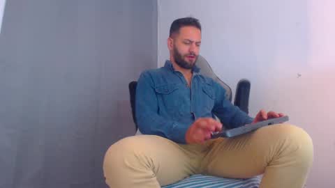 oliver online show from 12-30-24, 10:55