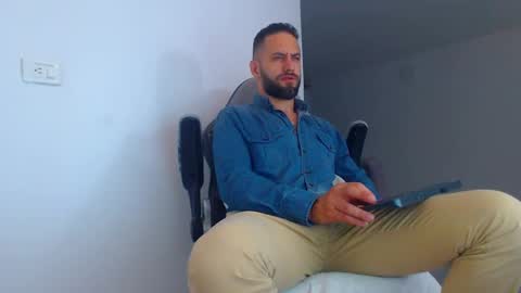 oliver online show from 03-08-25, 12:00