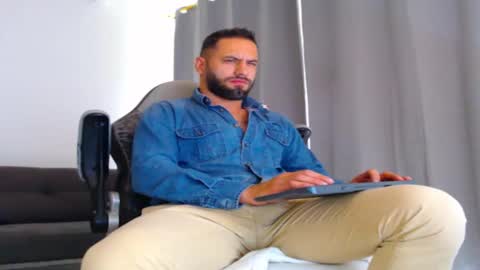 oliver online show from 11-27-25, 03:25