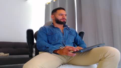 oliver online show from 11-28-25, 02:53