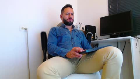 oliver online show from 04-13-26, 03:39