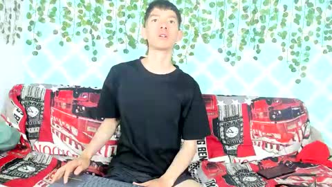 Snapshot of oliverhot2005 chatting on 02-18-25, 12:39 oliverhot2005 online show from 02-18-25, 12:39