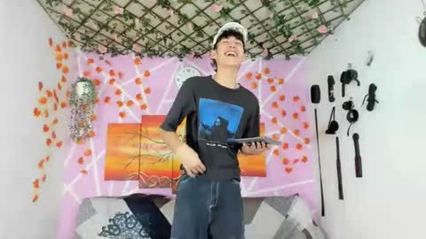 Snapshot of oliverhot_2005 chatting on 02-28-25, 01:26 oliverhot_2005 online show from 02-28-25, 01:26