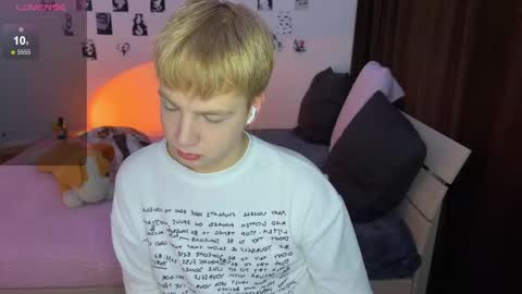 oliver online show from 10-20-25, 01:00