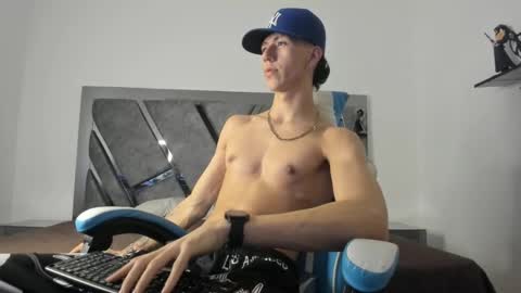 oliverthompson_01 online show from 01-03-25, 07:06