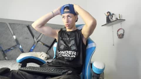 oliverthompson_01 online show from 01-08-25, 06:31