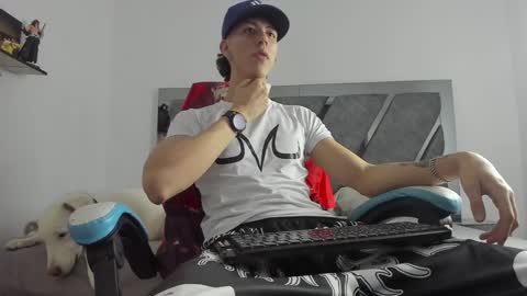 oliverthompson_01 online show from 02-07-25, 03:34
