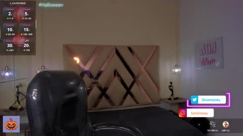 Snapshot of olivertwinky_ chatting on 10-20-25, 02:28 Oliver online show from 10-20-25, 02:28