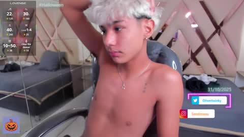 Snapshot of olivertwinky_ chatting on 10-25-25, 02:56 Oliver online show from 10-25-25, 02:56