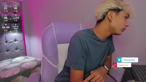 Snapshot of olivertwinky_ chatting on 11-06-25, 05:08 Oliver online show from 11-06-25, 05:08