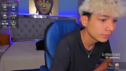 Snapshot of olivertwinky_ chatting on 11-12-25, 07:35 Oliver online show from 11-12-25, 07:35