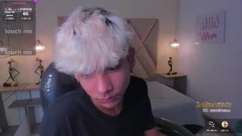 Snapshot of olivertwinky_ chatting on 11-13-25, 01:32 Oliver online show from 11-13-25, 01:32