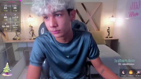 Snapshot of olivertwinky_ chatting on 11-17-25, 02:12 Oliver online show from 11-17-25, 02:12