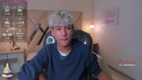 Snapshot of olivertwinky_ chatting on 11-18-25, 03:38 Oliver online show from 11-18-25, 03:38