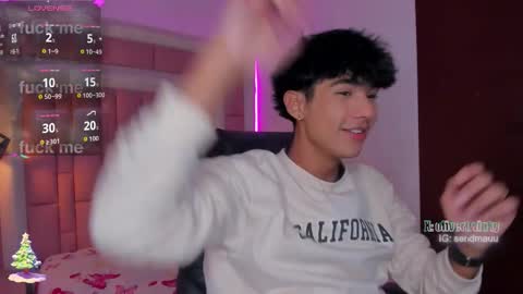 Snapshot of olivertwinky_ chatting on 11-20-25, 04:45 Oliver online show from 11-20-25, 04:45