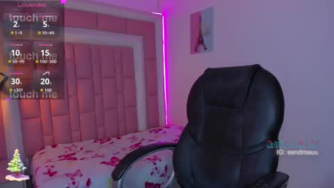 Snapshot of olivertwinky_ chatting on 11-21-25, 04:55 Oliver online show from 11-21-25, 04:55